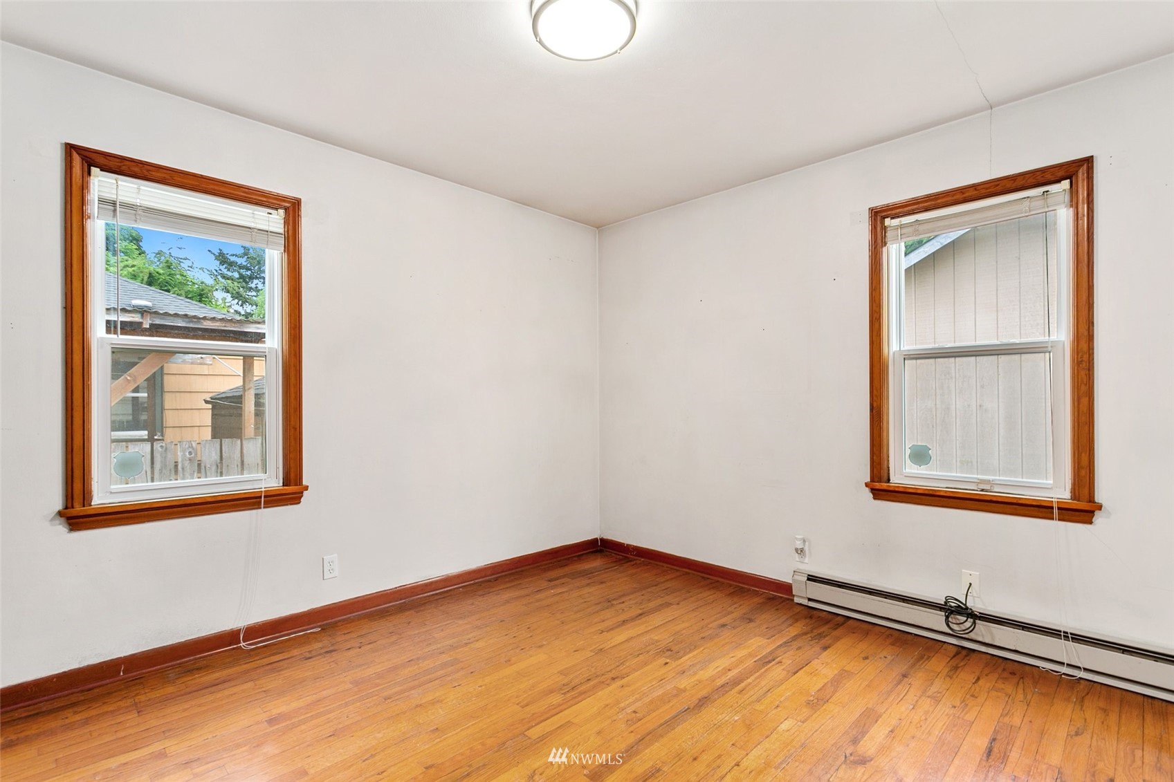 218 West Crow Street Kent, WA 98032 - Photo 19 of 25 a view of a room that has a window in it