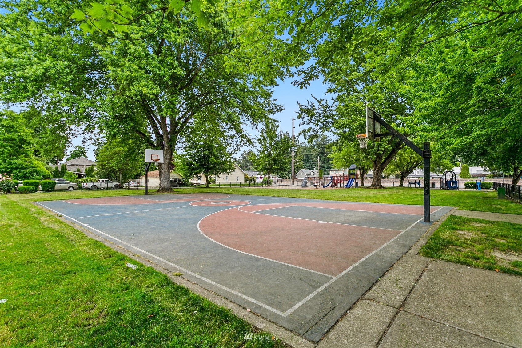 218 West Crow Street Kent, WA 98032 - Photo 24 of 25 a view of a basketball court