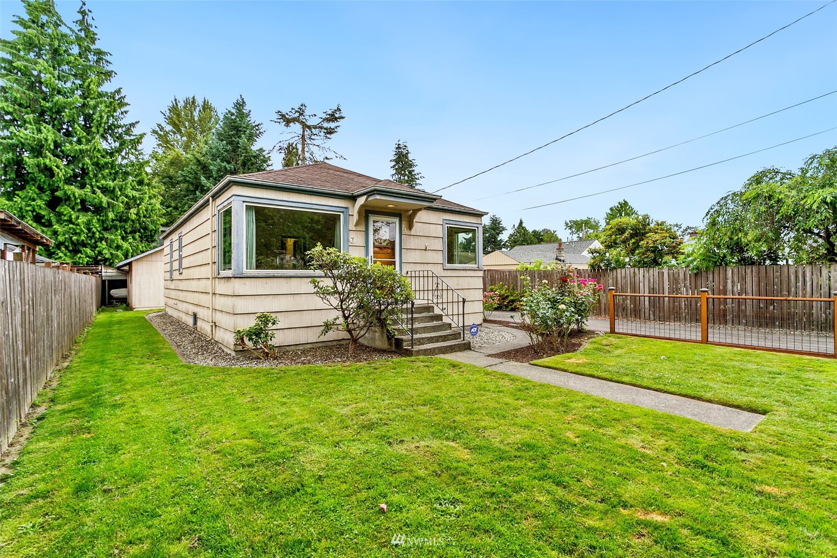 218 West Crow Street Kent, WA 98032 - Photo 3 of 25 a view of a house with a yard and sitting area