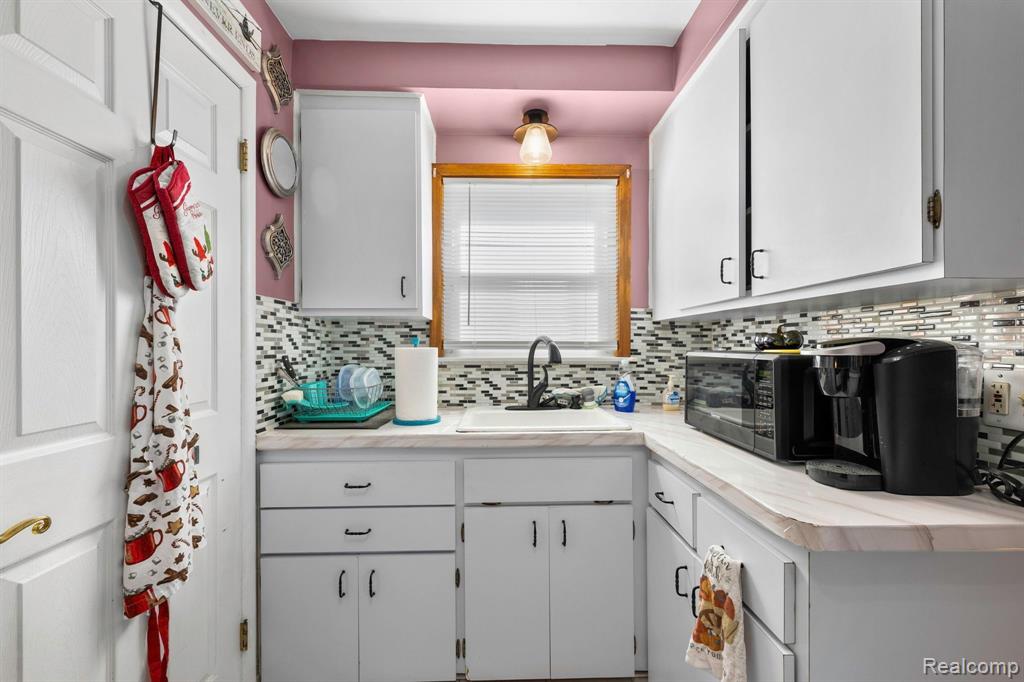 23062 Lexington Avenue Eastpointe, MI 48021 - Photo 10 of 29
