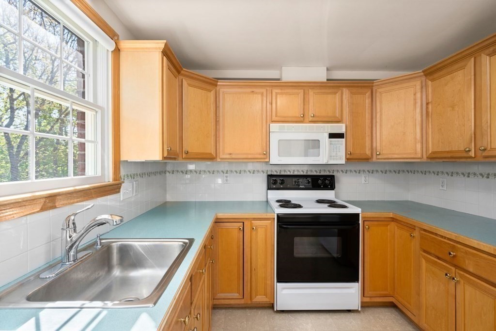21 Westerly Street, Unit 9 Wellesley, MA 02482 - Photo 9 of 20 Gallery Image 9