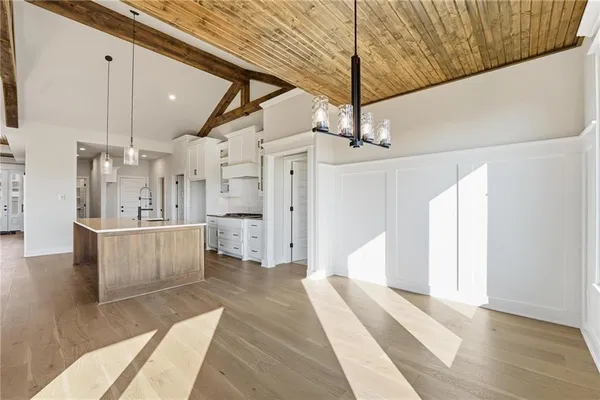 $895,000 | 2123 Northwest Killarney Lane, Lee's Summit, MO 64081