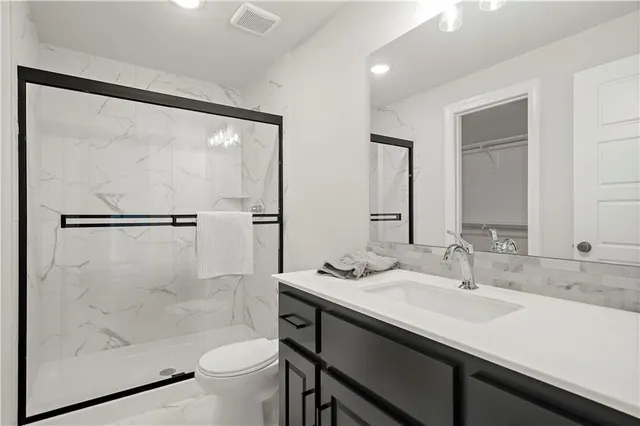 $895,000 | 2123 Northwest Killarney Lane, Lee's Summit, MO 64081