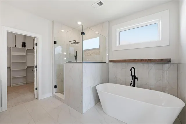 $895,000 | 2123 Northwest Killarney Lane, Lee's Summit, MO 64081