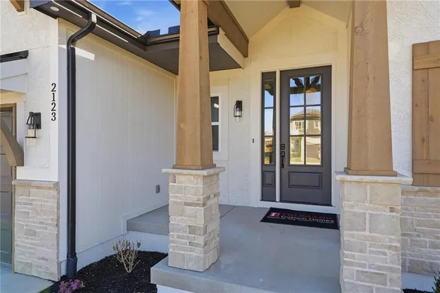 $895,000 | 2123 Northwest Killarney Lane, Lee's Summit, MO 64081