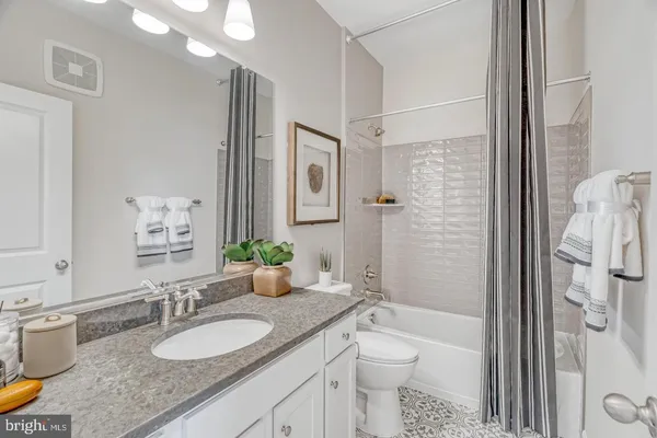 $749,900 | 14350 Yesler Avenue, Unit 4, Chantilly, VA 20151