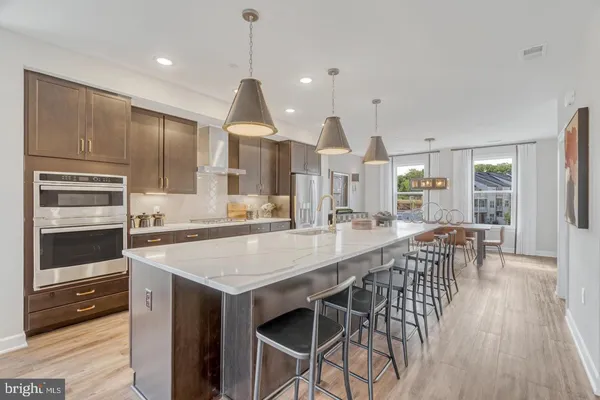 $749,900 | 14350 Yesler Avenue, Unit 4, Chantilly, VA 20151