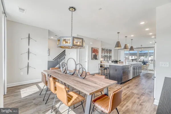 $749,900 | 14350 Yesler Avenue, Unit 4, Chantilly, VA 20151