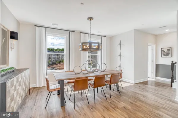 $749,900 | 14350 Yesler Avenue, Unit 4, Chantilly, VA 20151
