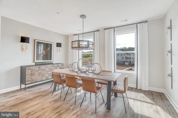 $749,900 | 14350 Yesler Avenue, Unit 4, Chantilly, VA 20151