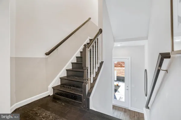 $749,900 | 14350 Yesler Avenue, Unit 4, Chantilly, VA 20151