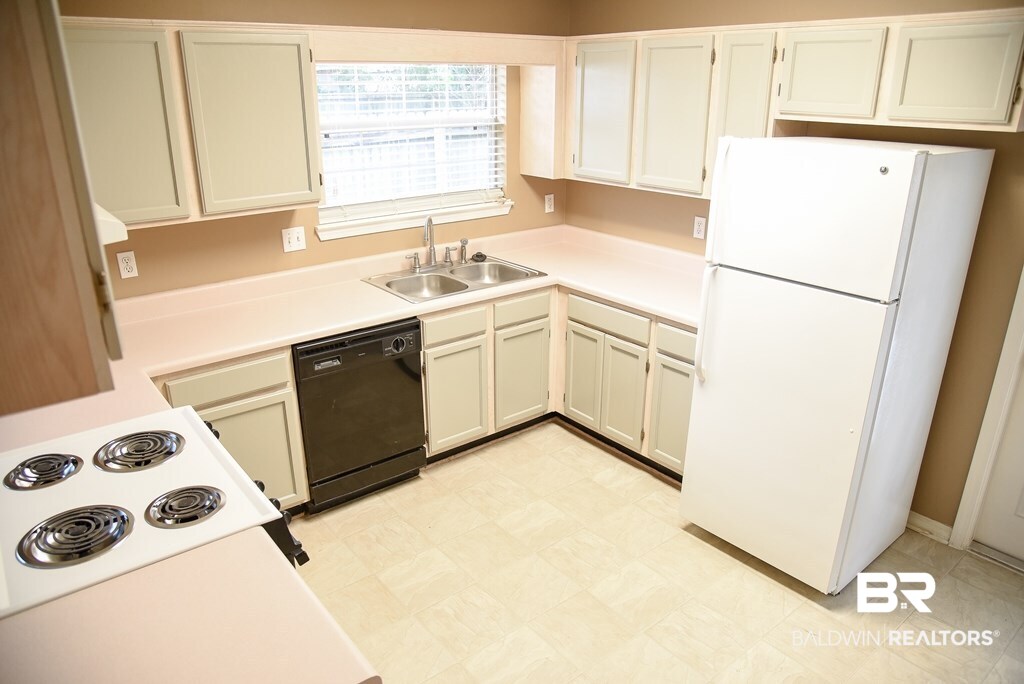 2041 Laurel Oak Court Mobile, AL 36695 - Photo 9 of 30