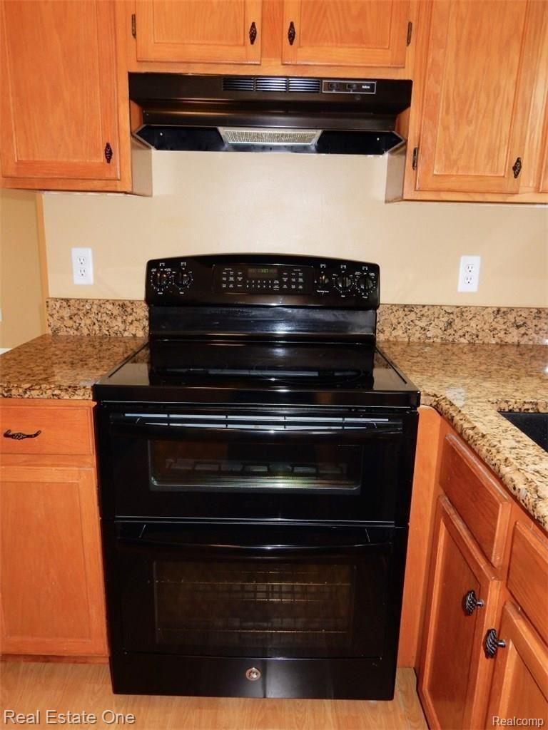 385 Arlington Drive Rochester, MI 48307 - Photo 20 of 64 Kitchen (7) (Large).JPG