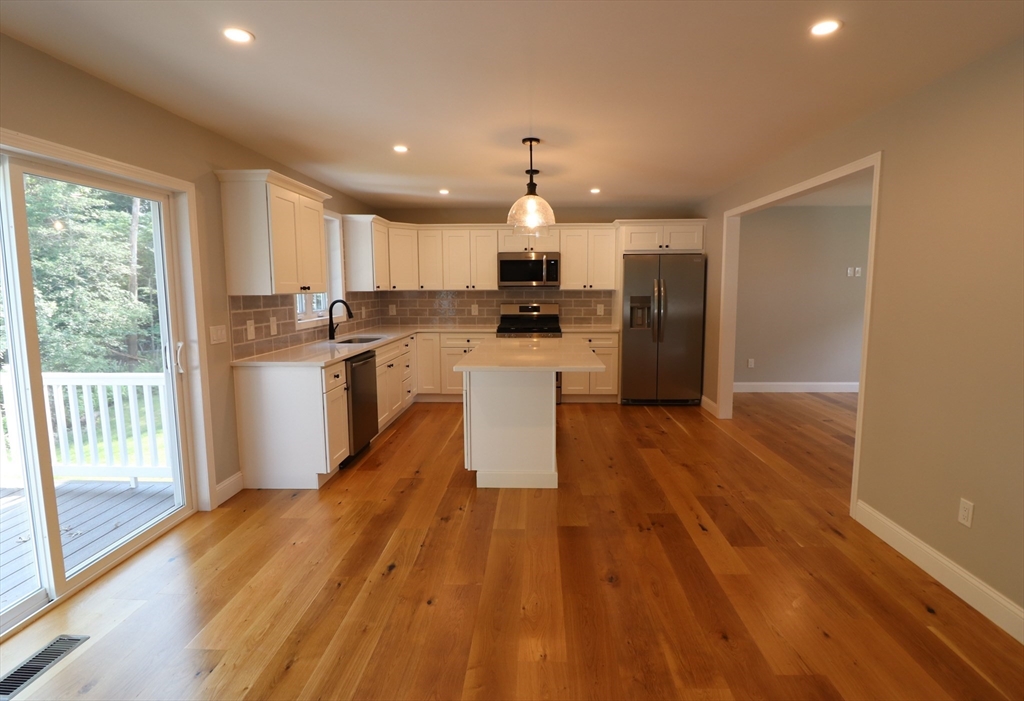 37 Glendale Road, Unit 1 Tiverton, RI 02878 - Photo 12 of 24