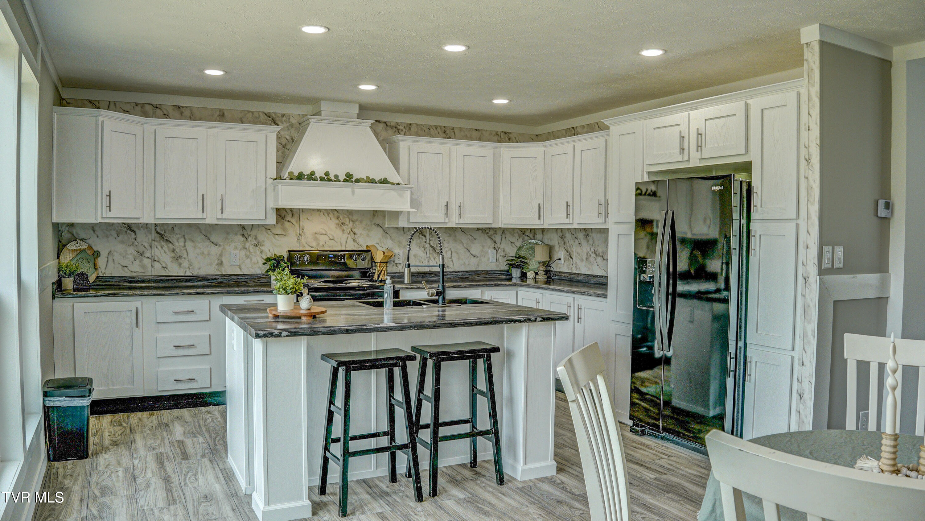 850 Meadow View Road Bristol, TN 37620 - Photo 11 of 54 _DSC3554_5_6_7_8