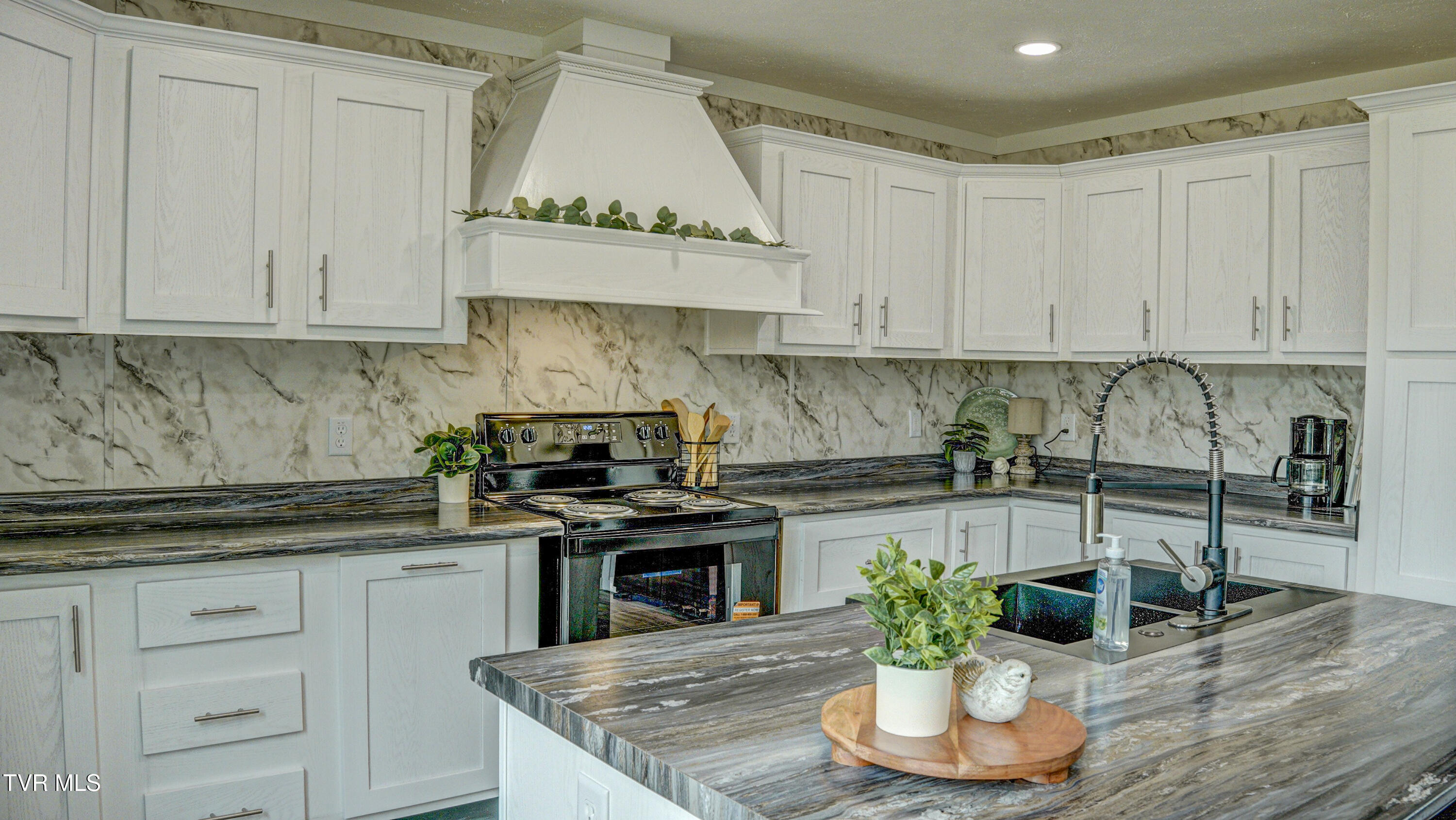 850 Meadow View Road Bristol, TN 37620 - Photo 12 of 54 _DSC3559_60_61_62_63