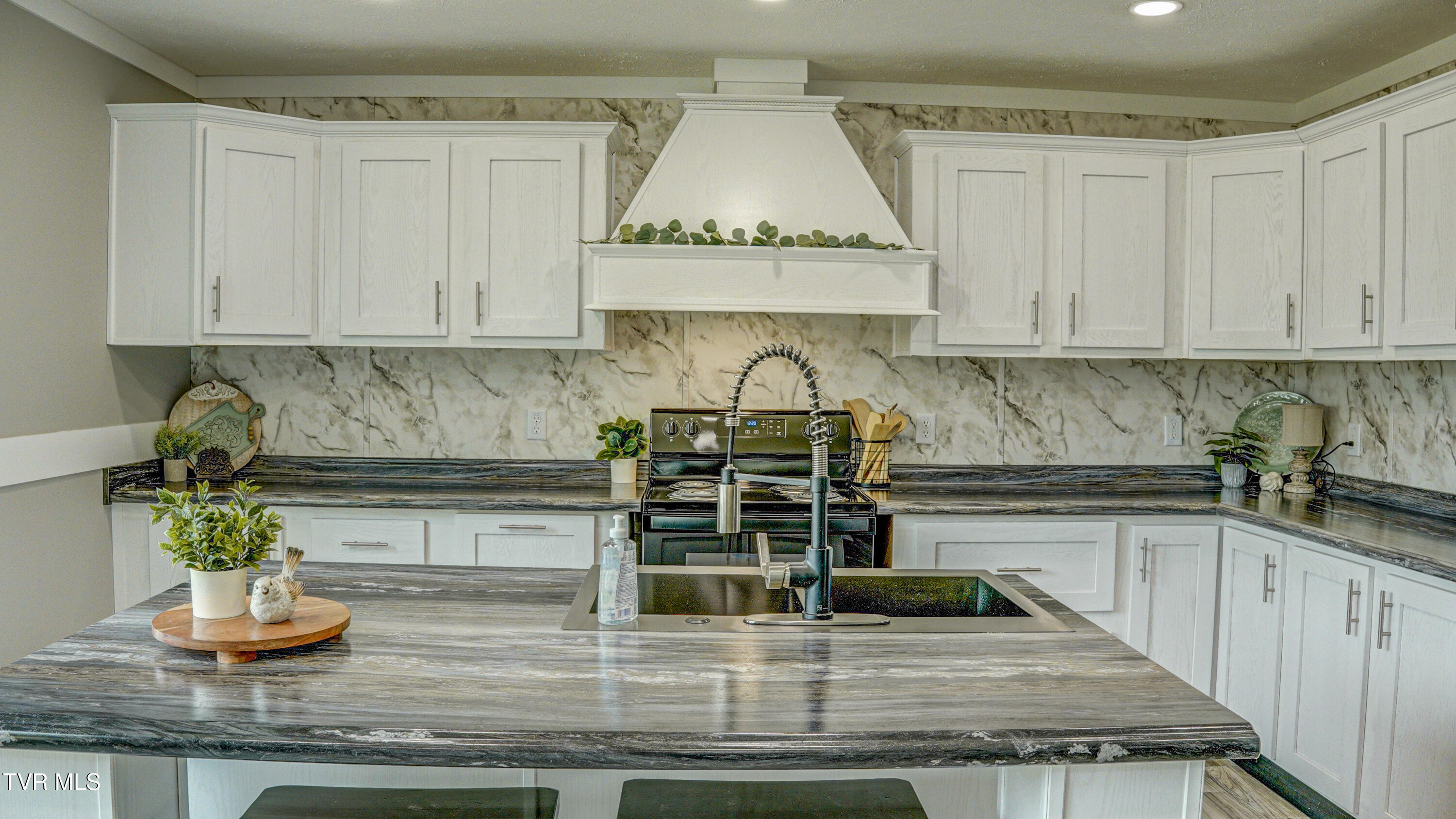 850 Meadow View Road Bristol, TN 37620 - Photo 13 of 54 _DSC3564_5_6_7_8