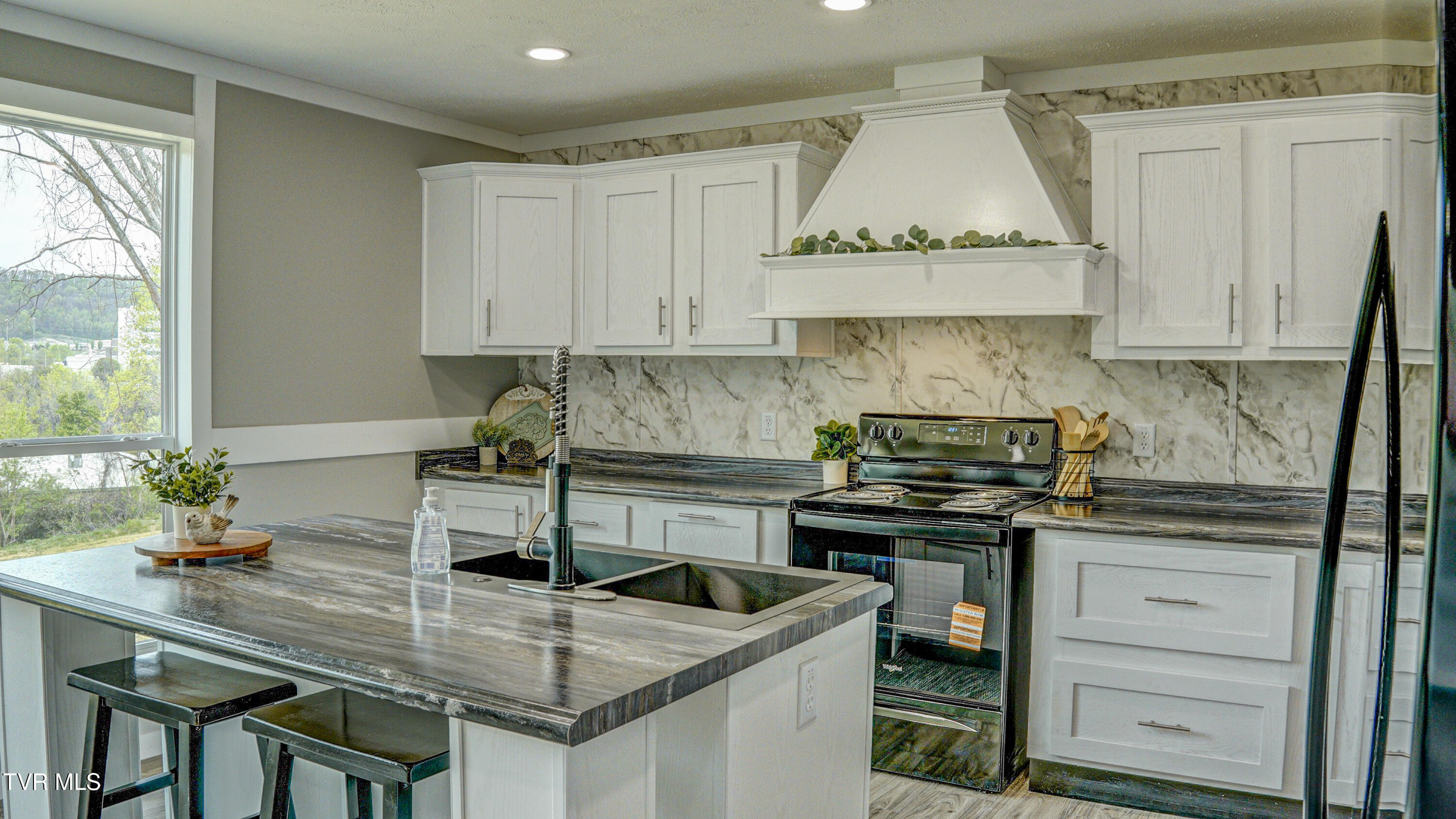 850 Meadow View Road Bristol, TN 37620 - Photo 14 of 54 _DSC3569_70_71_72_73