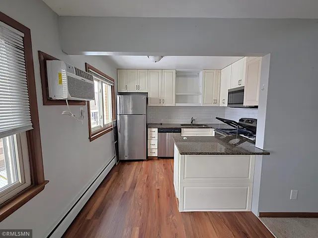 $1,295 | 1532 Randolph Avenue, St. Paul, MN 55105