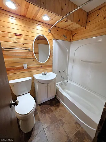 $1,295 | 1532 Randolph Avenue, St. Paul, MN 55105