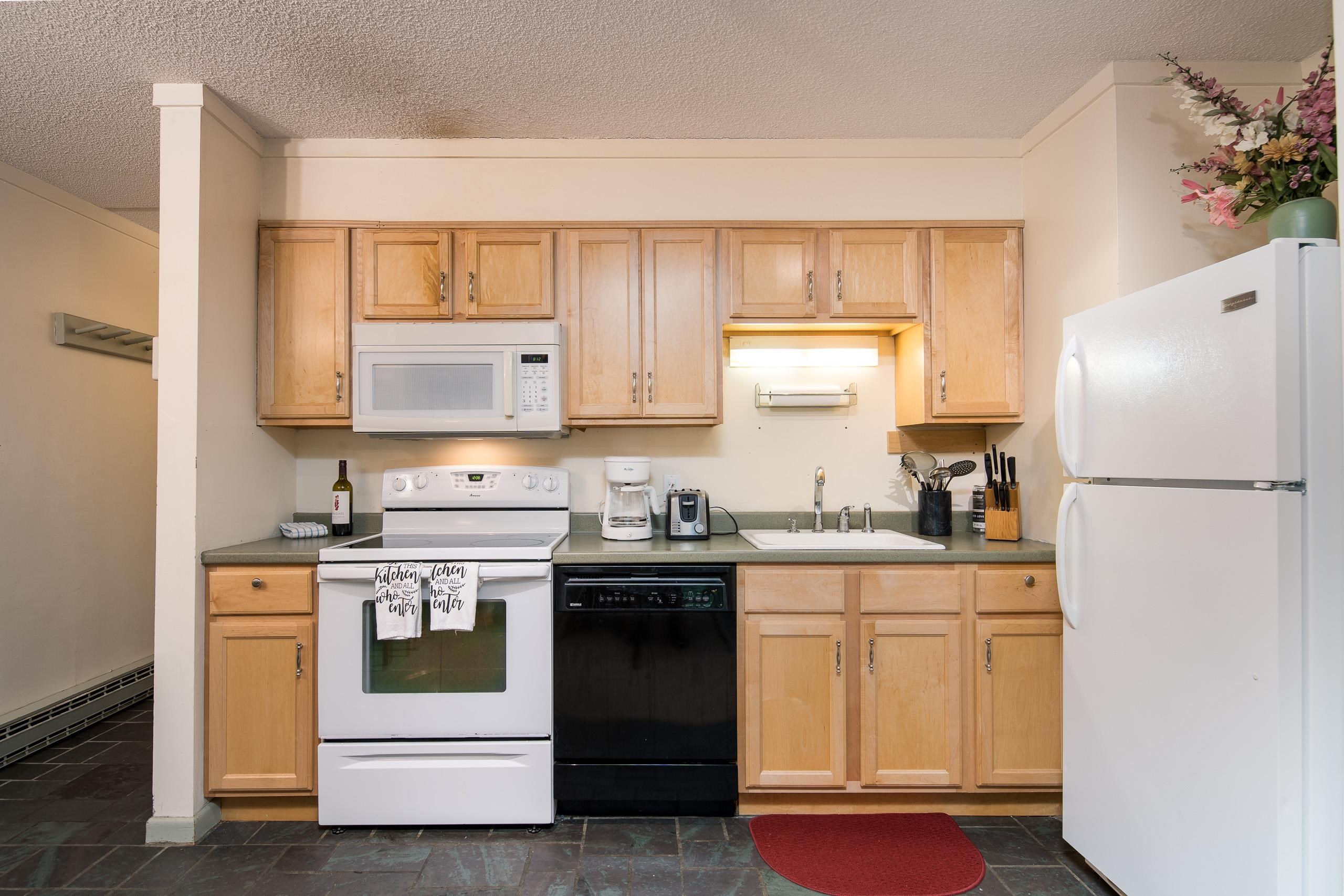 697 East Mountain Road, Unit B3 Killington, VT 05751 - Photo 5 of 21 Gallery Image 5