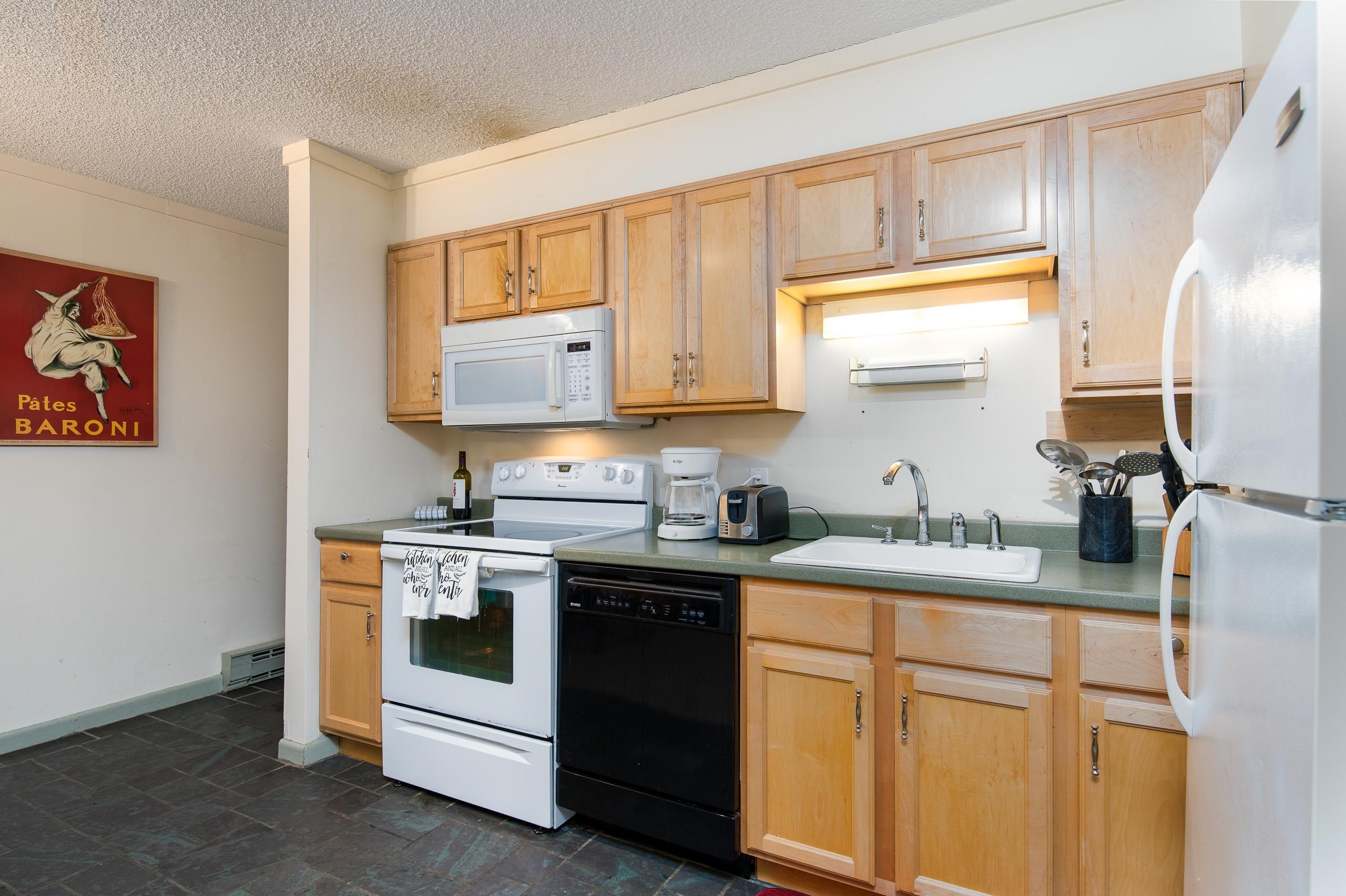 697 East Mountain Road, Unit B3 Killington, VT 05751 - Photo 6 of 21 Gallery Image 6