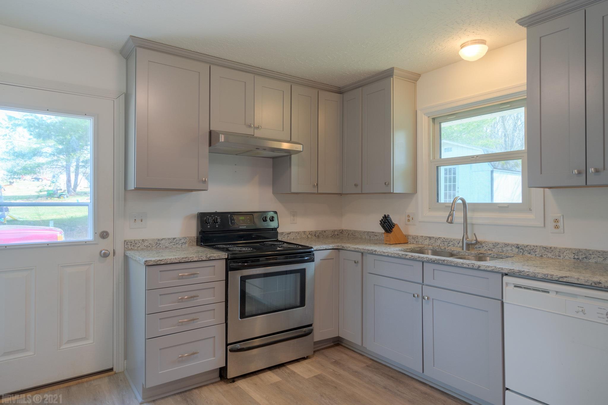 2853 Spring House Road Christiansburg, VA 24073 - Photo 8 of 25 Gallery Image 8