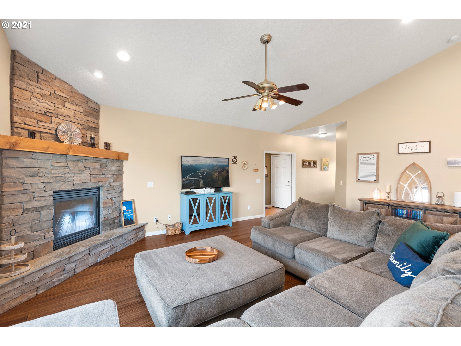 925 Toliver Road, Unit A Molalla, OR 97038 - Photo 5 of 32