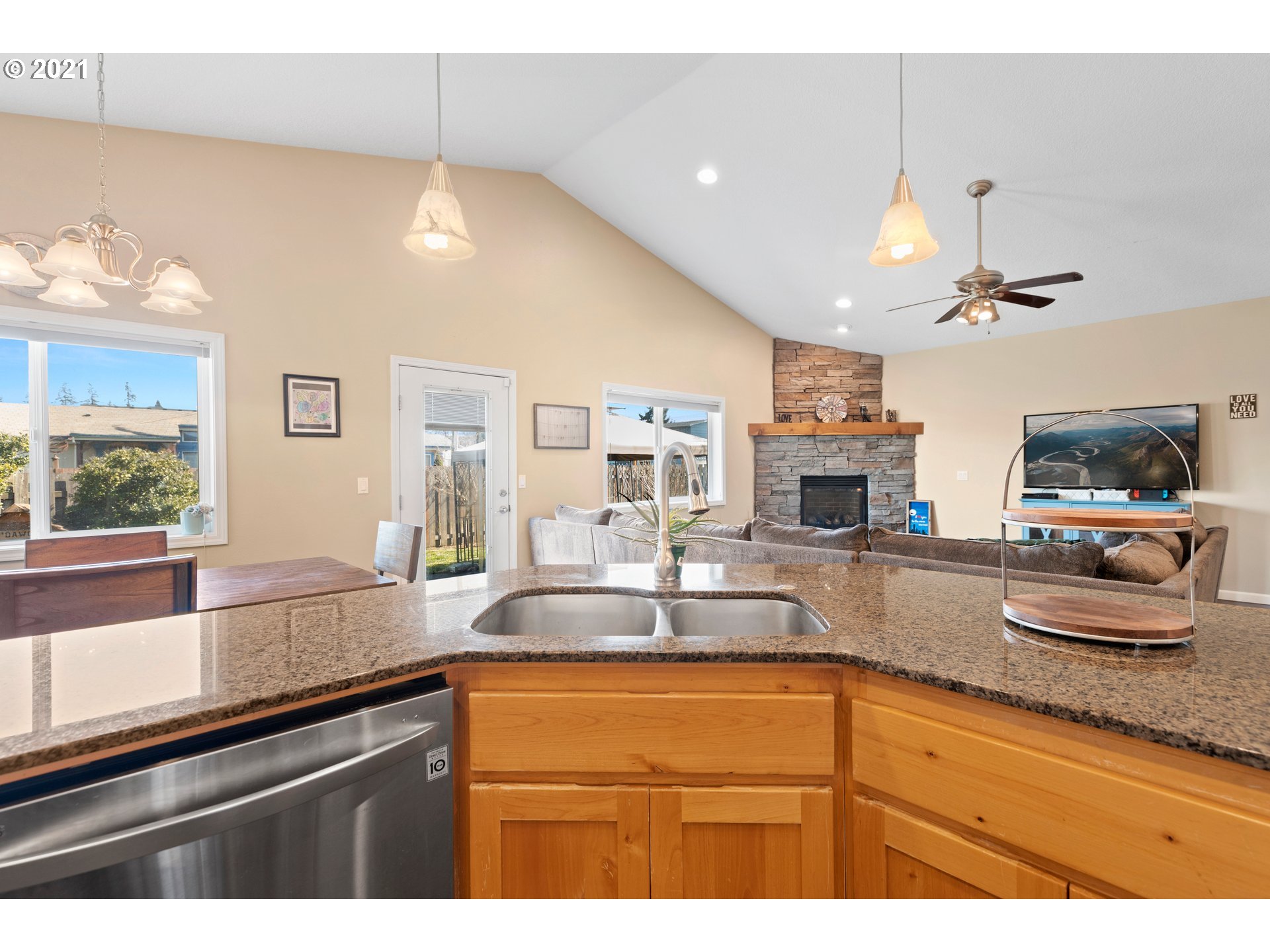 925 Toliver Road, Unit A Molalla, OR 97038 - Photo 8 of 32