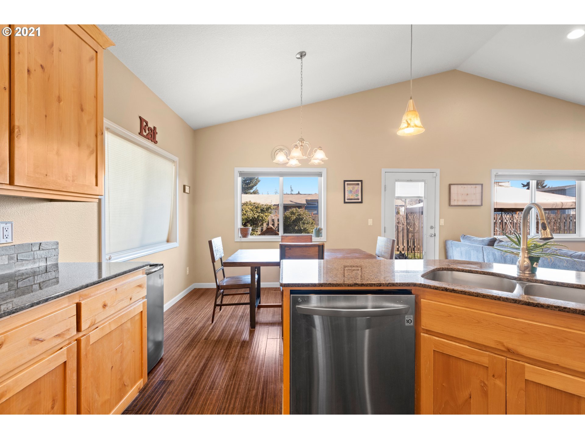 925 Toliver Road, Unit A Molalla, OR 97038 - Photo 9 of 32