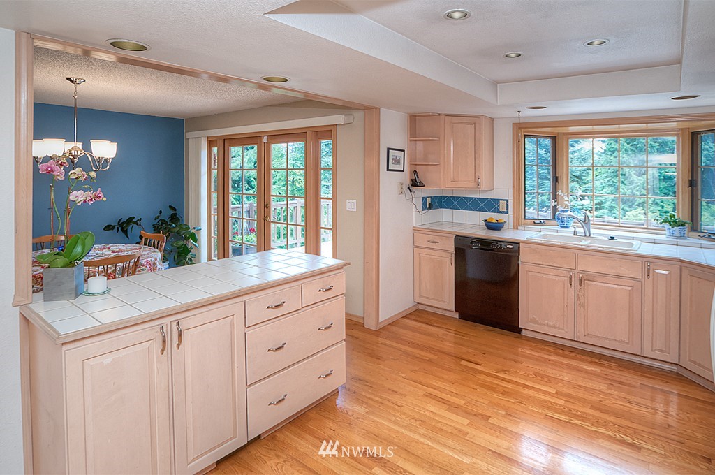 18824 93rd Avenue Northeast Bothell, WA 98011 - Photo 8 of 25 Gallery Image 8