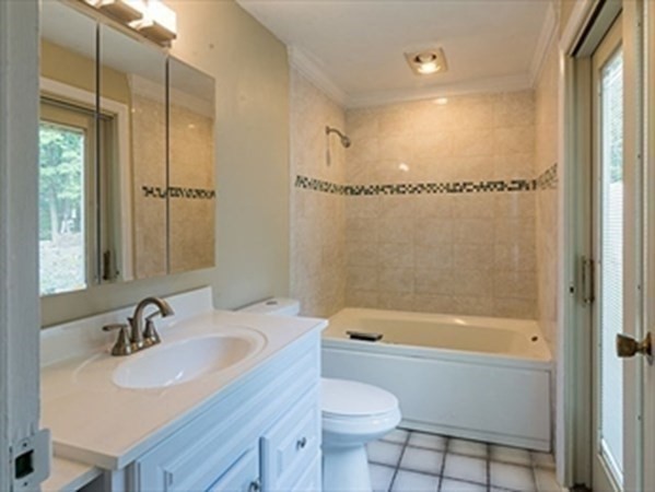 35 Juniper Lane Framingham, MA 01701 - Photo 5 of 16