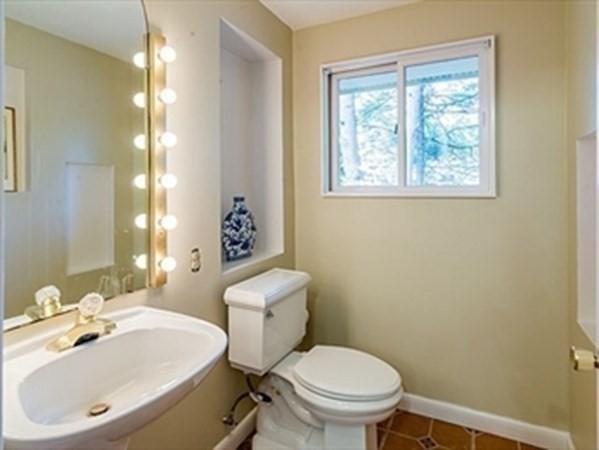 35 Juniper Lane Framingham, MA 01701 - Photo 9 of 16