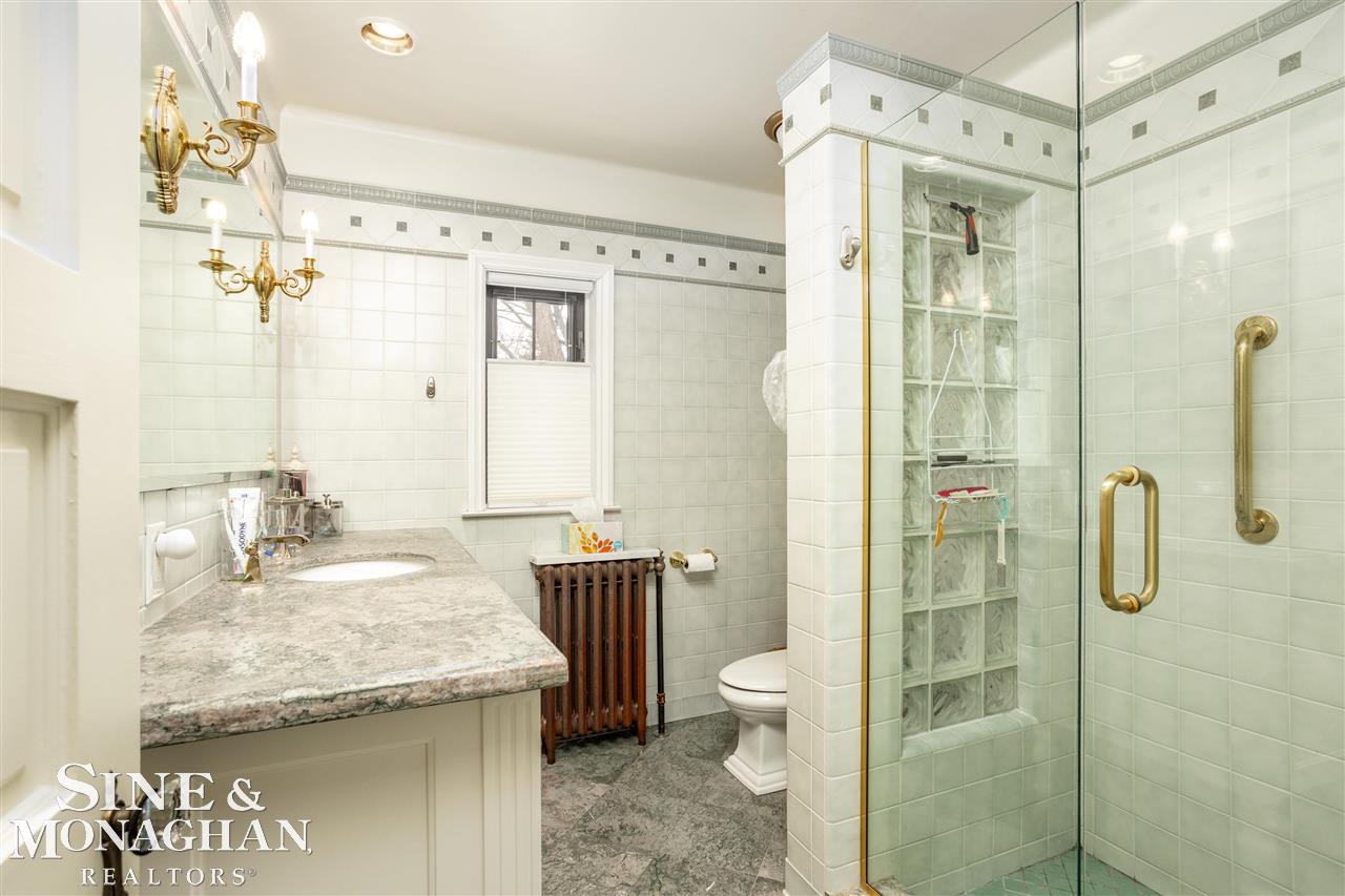 707 Trombley Road Grosse Pointe, MI 48230 - Photo 46 of 61 Jack and Jill Full Bathro