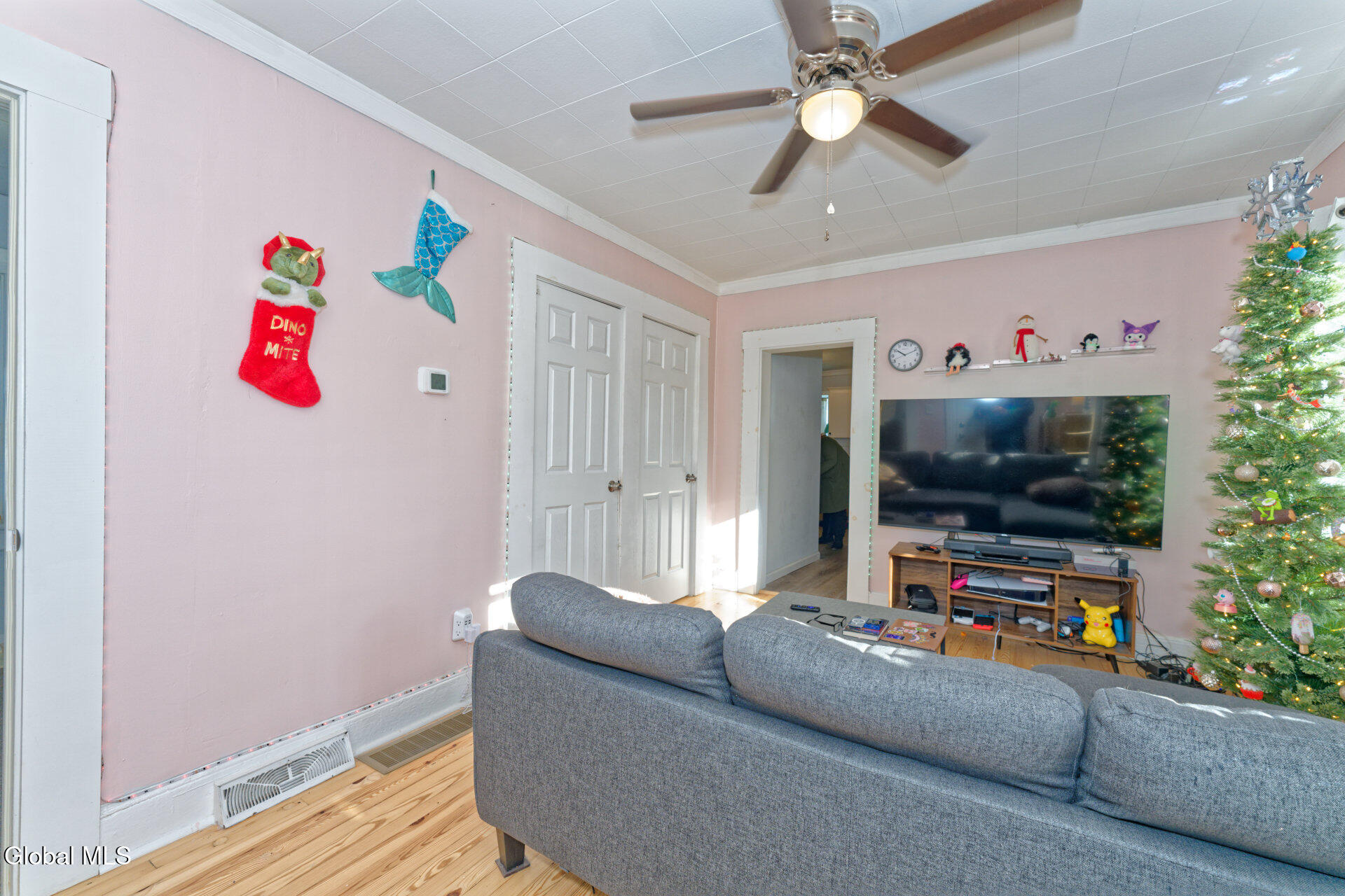 141 Exchange Street Colonie, NY 12205 - Photo 5 of 25 1 Livingroom 1