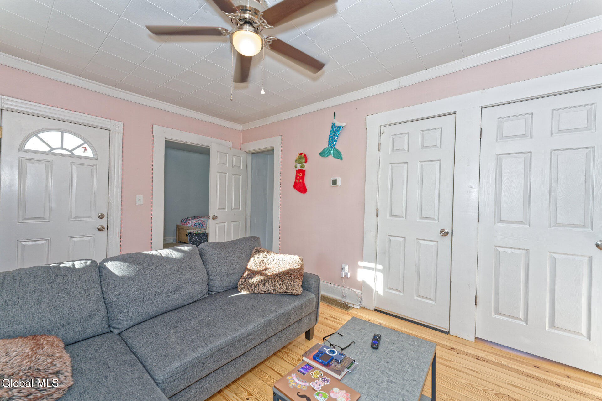 141 Exchange Street Colonie, NY 12205 - Photo 7 of 25 1 Livingroom 3