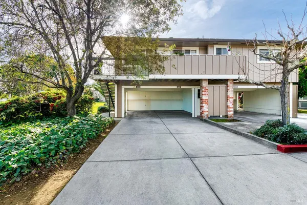 $425,000 | 207 Bahia Place, San Rafael, CA 94901