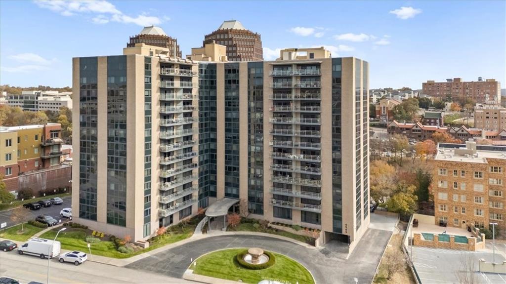 4545 Wornall Road, Unit LE3 Kansas City, MO 64111 - Photo 2 of 32