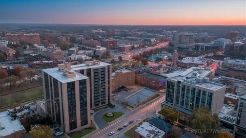 $129,900 | 4545 Wornall Road, Unit LE3, Kansas City, MO 64111