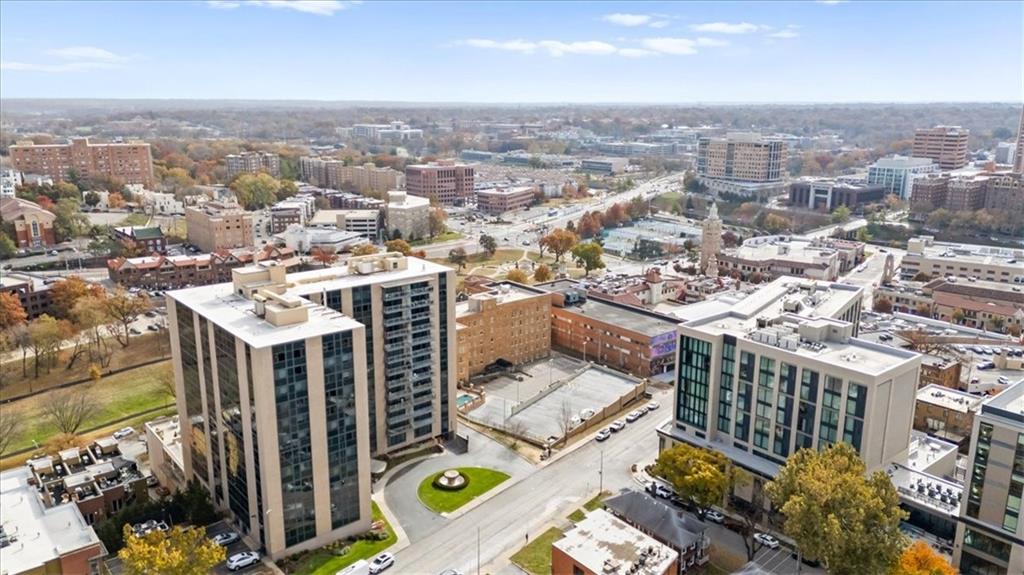 4545 Wornall Road, Unit LE3 Kansas City, MO 64111 - Photo 29 of 32