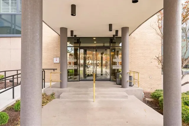 $150,000 | 4545 Wornall Road, Unit LE3, Kansas City, MO 64111