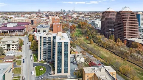 $129,900 | 4545 Wornall Road, Unit LE3, Kansas City, MO 64111