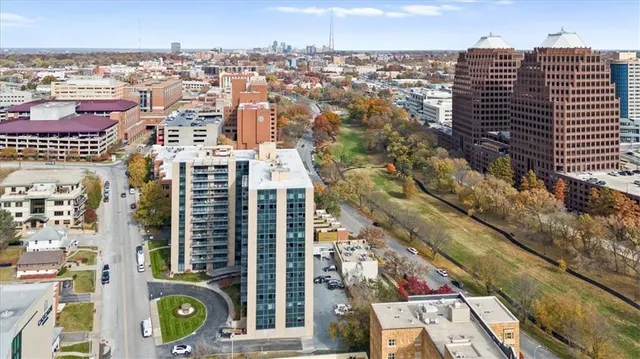 $150,000 | 4545 Wornall Road, Unit LE3, Kansas City, MO 64111