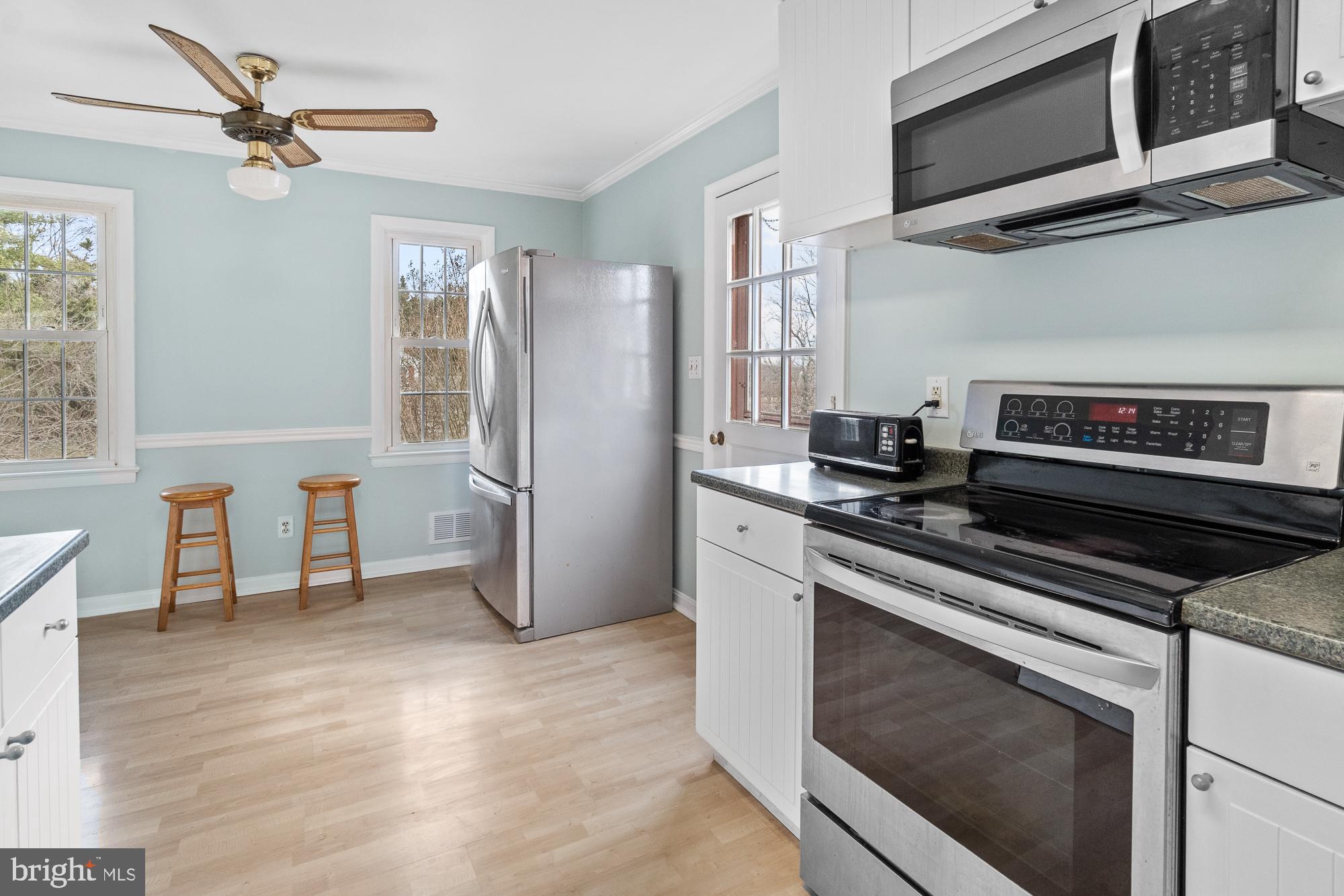 17124 Butler Road Poolesville, MD 20837 - Photo 17 of 58 Extra wide kitchen w/walk-out for easy groceries