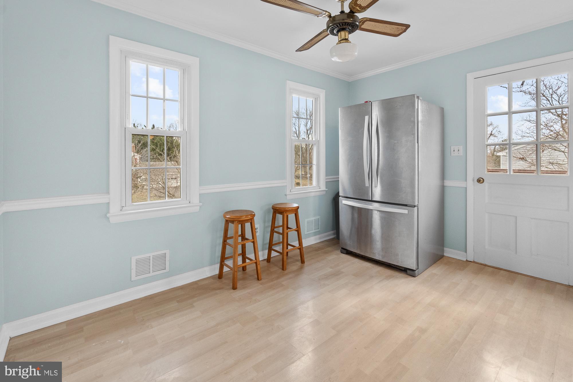 17124 Butler Road Poolesville, MD 20837 - Photo 23 of 58 Mega-table space