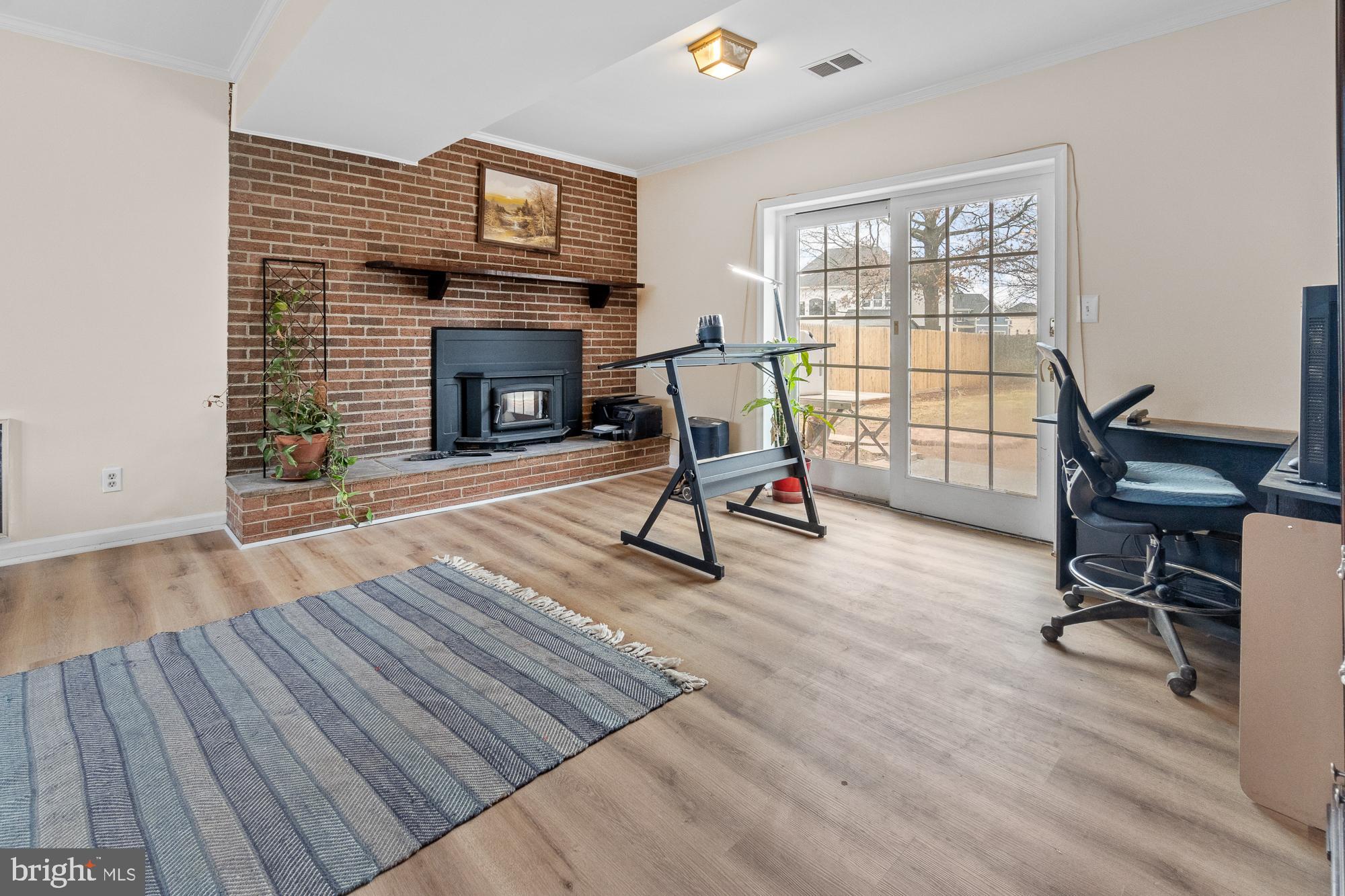 17124 Butler Road Poolesville, MD 20837 - Photo 33 of 58 BIG family room with a pro wood stove insert.