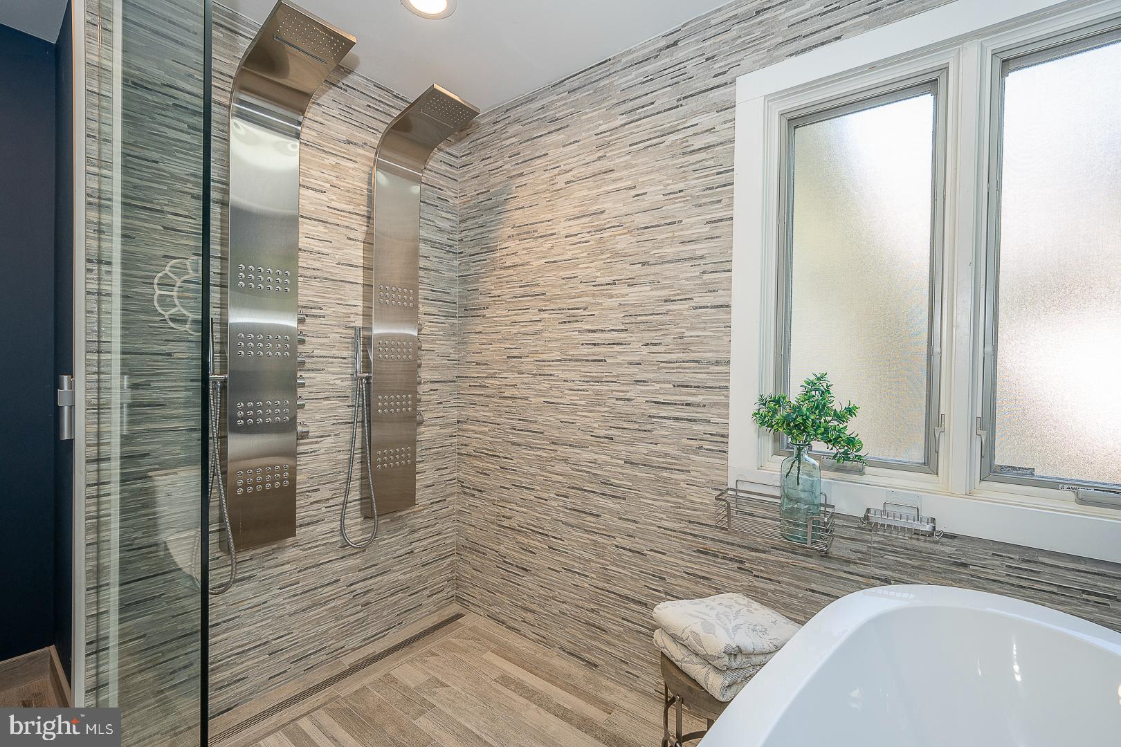 447 Inveraray Road Villanova, PA 19085 - Photo 31 of 71 a bathroom with a bathtub and shower
