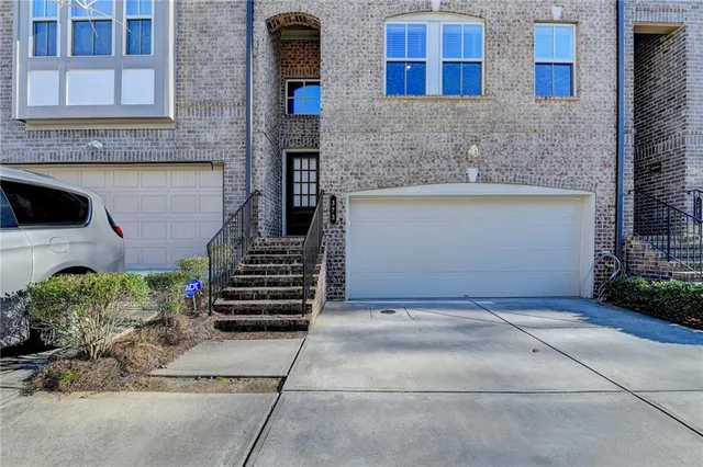 a view of a entryway of a building