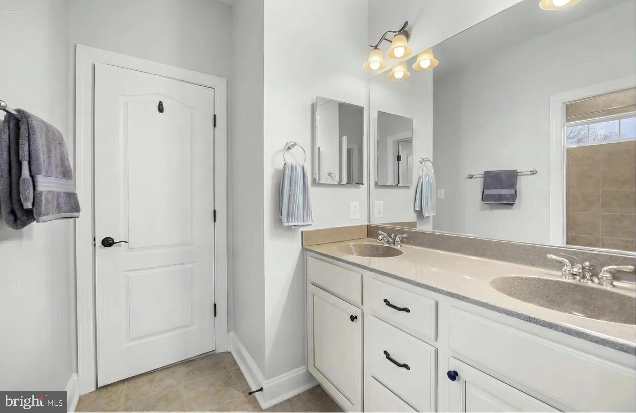 8047 Fairfax Road Alexandria, VA 22308 - Photo 41 of 70 Upper Level Jack and Jill Bath