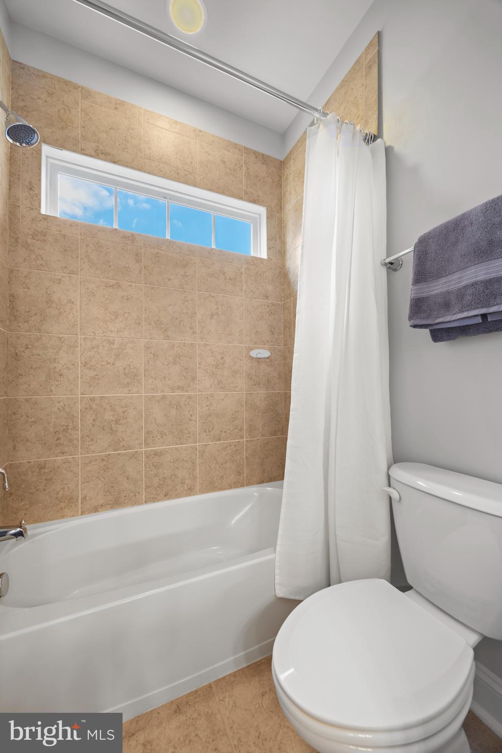 8047 Fairfax Road Alexandria, VA 22308 - Photo 42 of 70 Upper Level Jack and Jill Bath